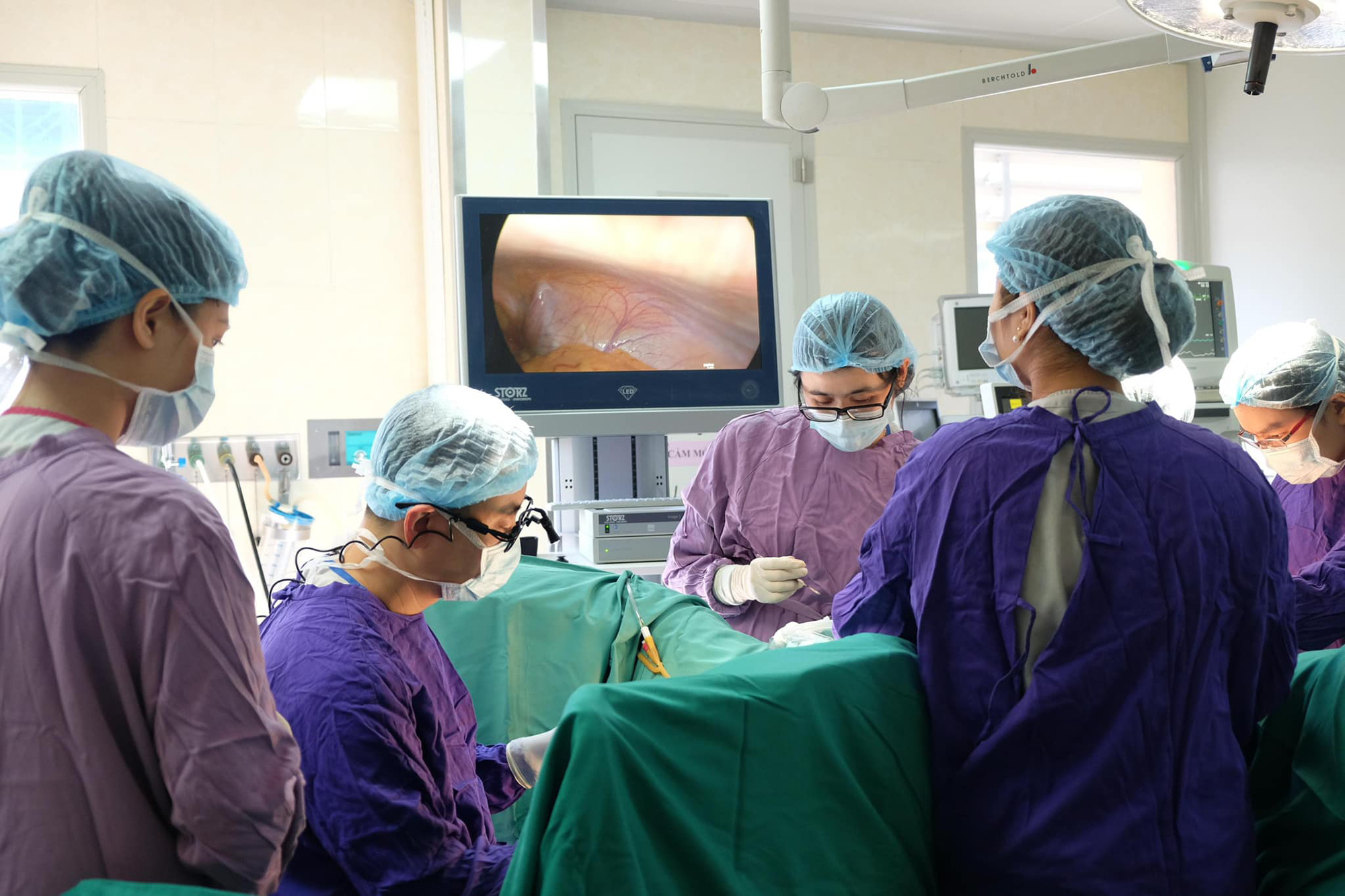 Bị dị tật không âm đạo, cô giáo trẻ tuyệt vọng chia tay người yêu