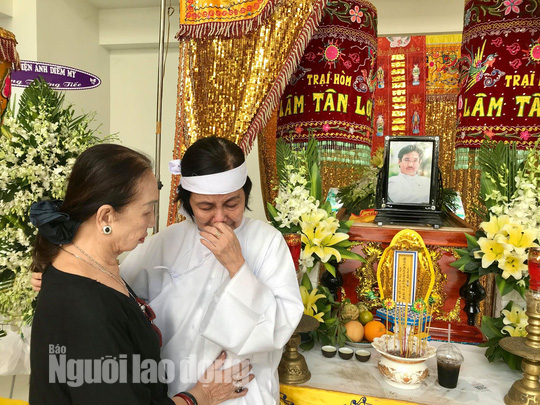 Nguy&ecirc;n thủ tướng Nguyễn Tấn Dũng viếng tang lễ NSƯT Nguyễn Ch&aacute;nh T&iacute;n - Ảnh 3.
