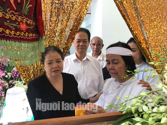Nguy&ecirc;n thủ tướng Nguyễn Tấn Dũng viếng tang lễ NSƯT Nguyễn Ch&aacute;nh T&iacute;n - Ảnh 2.