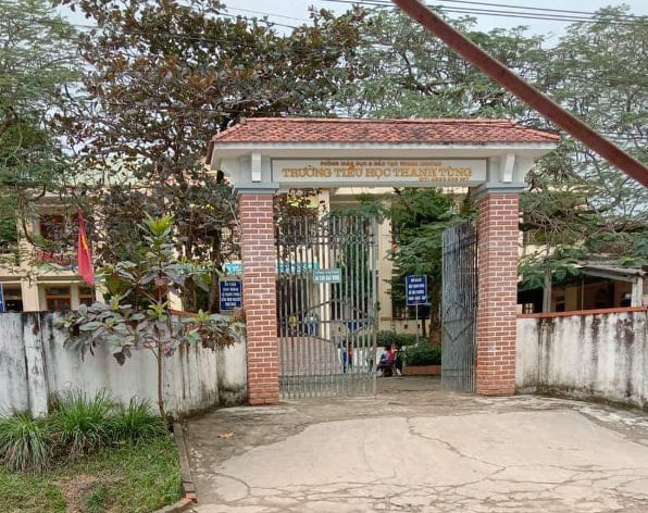Nữ sinh lớp 4 bị “bỏ quên” nhiều giờ trong nhà vệ sinh, phụ huynh hoảng loạn