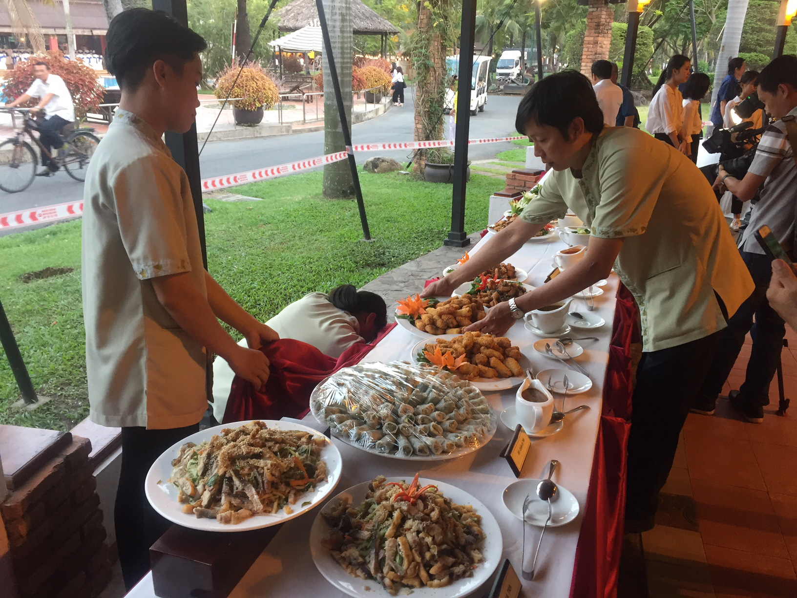 Ngỡ ngàng với bữa tiệc 40 món ăn từ cá tra