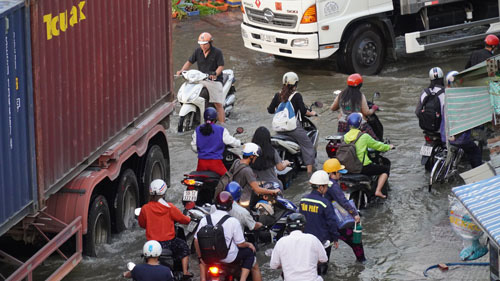 LẮNG NGHE NGƯỜI DÂN HIẾN KẾ (*): Chống ngập bằng hóa chất