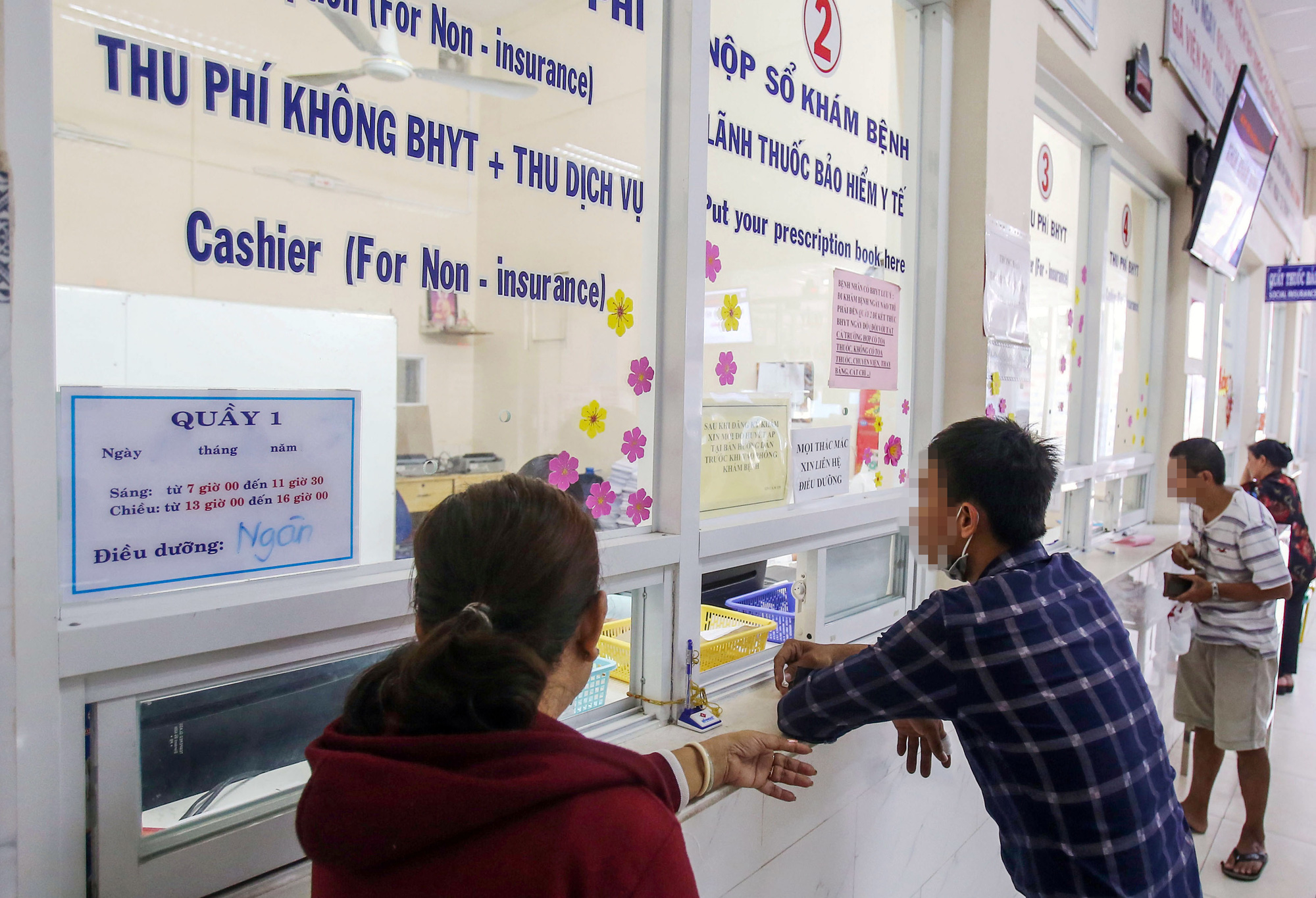 B&oacute;c mẽ m&aacute;nh kh&oacute;e trục lợi bảo hiểm - Ảnh 1.