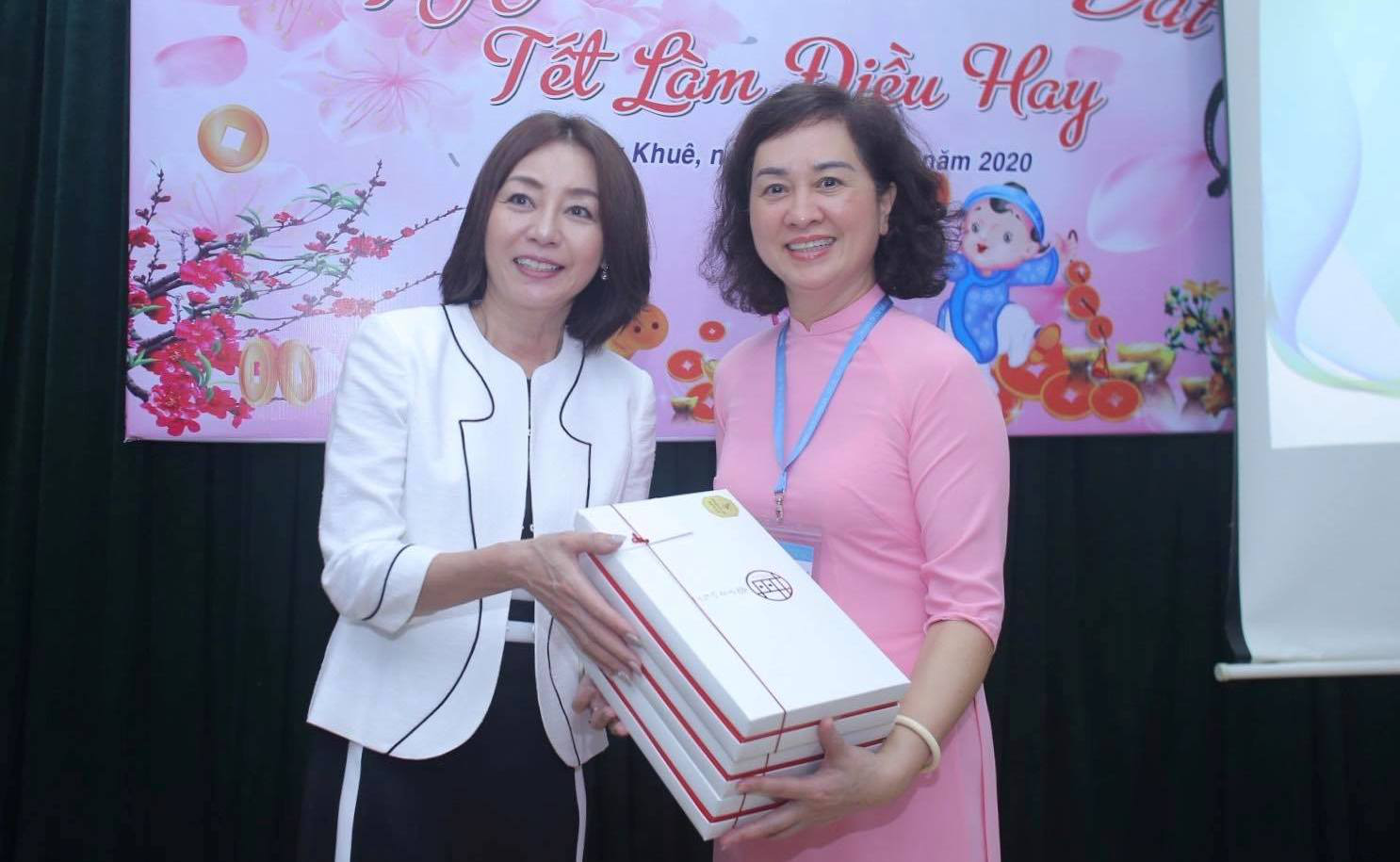 Phu nh&acirc;n Ngoại trưởng Nhật Bản tr&ograve; chuyện với học sinh trường Chu Văn An - Ảnh 5.