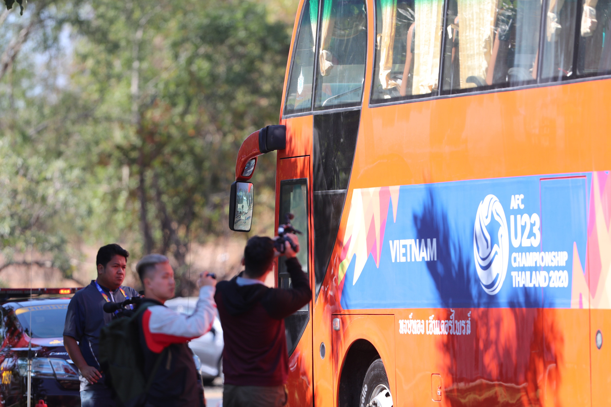 HLV Park Hang-seo nhờ cảnh s&aacute;t Th&aacute;i Lan ngăn quay phim, chụp ảnh ở kh&aacute;ch sạn - Ảnh 5.