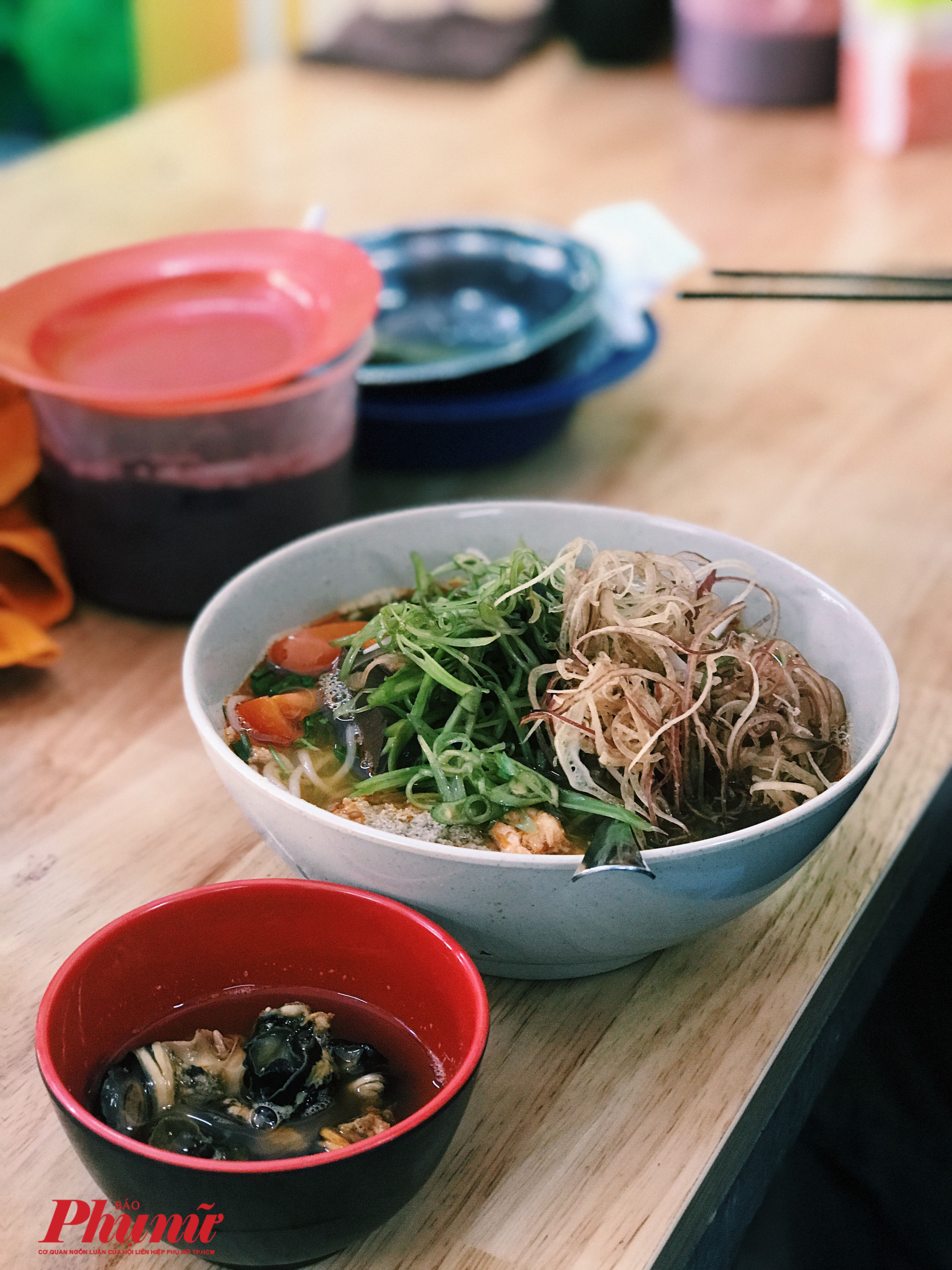 H&agrave;ng b&uacute;n ri&ecirc;u lừng danh quận 10 d&acirc;n s&agrave;nh ăn kh&ocirc;ng n&ecirc;n bỏ lỡ - Ảnh 6.