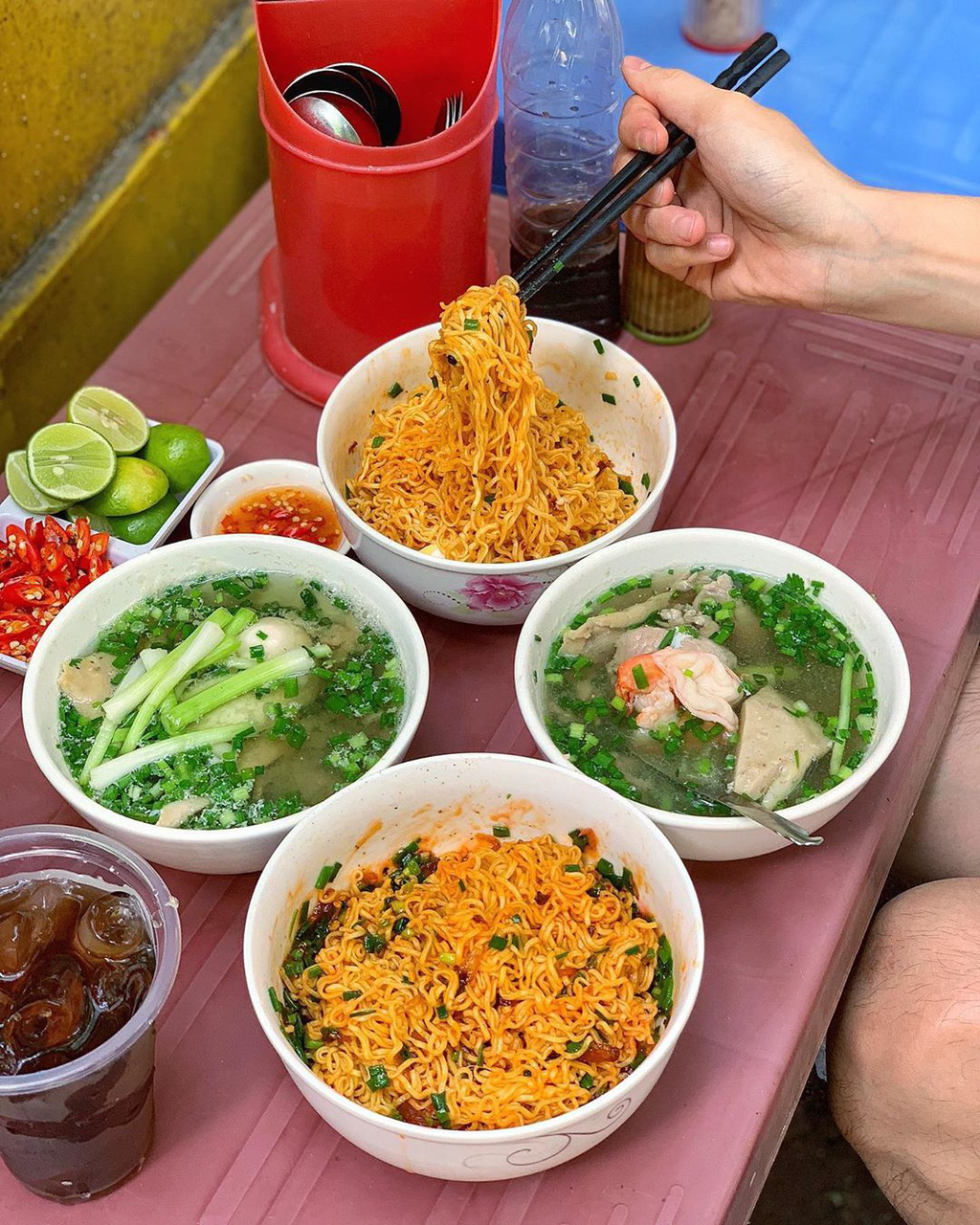 4 địa chỉ b&uacute;n nước ở TP HCM được c&aacute;c t&iacute;n đồ ẩm thực y&ecirc;u th&iacute;ch - Ảnh 8.