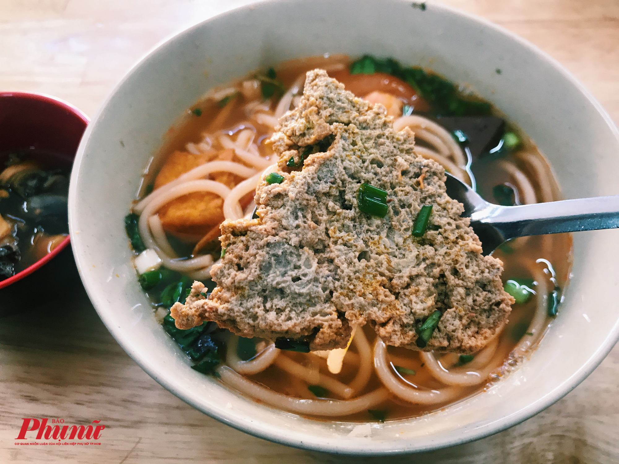 H&agrave;ng b&uacute;n ri&ecirc;u lừng danh quận 10 d&acirc;n s&agrave;nh ăn kh&ocirc;ng n&ecirc;n bỏ lỡ - Ảnh 9.