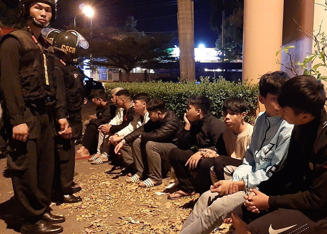 Cảnh sát cơ động ngăn chặn kịp thời hàng chục học sinh hẹn nhau hỗn chiến