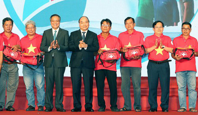 Ph&oacute; B&iacute; thư Thường trực Th&agrave;nh ủy TP HCM trao bằng khen cho B&aacute;o Người Lao Động - Ảnh 4.