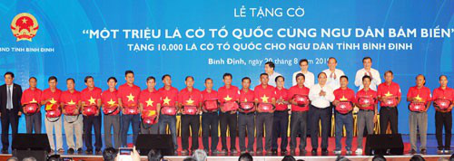 Ph&oacute; B&iacute; thư Thường trực Th&agrave;nh ủy TP HCM trao bằng khen cho B&aacute;o Người Lao Động - Ảnh 3.
