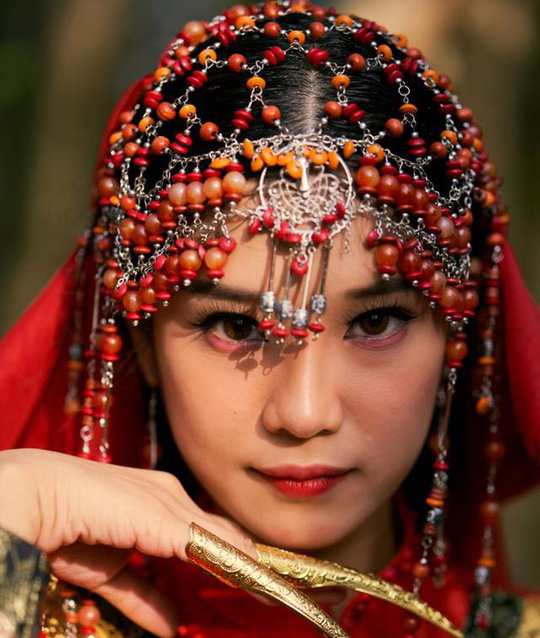 Bán nhà làm MV 5 tỉ, Hoàng Yến Chipi bị "tố" copy phim "Đông cung"