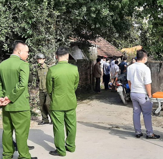 Bàng hoàng phát hiện con gái 10 tuổi tử vong, mẹ chết trong tư thế treo cổ