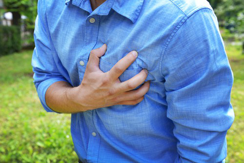 Đau thắt ngực sau khi chơi thể thao có đáng ngại?