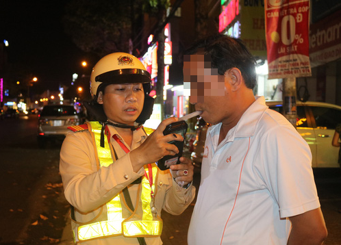 Cần Thơ: Đã có tài xế ôtô bị phạt 35 triệu đồng vì nồng độ cồn