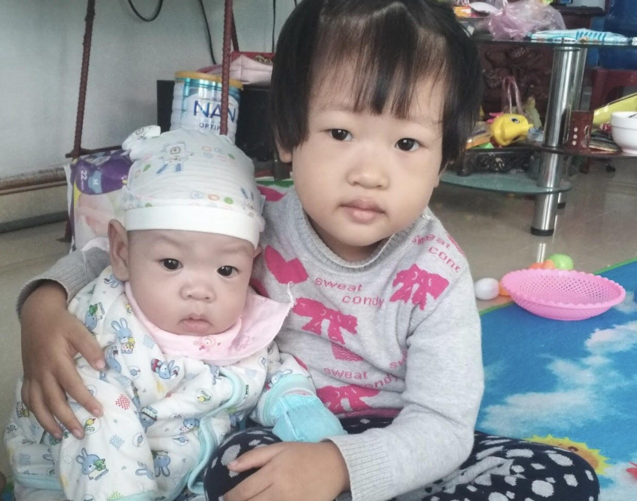 Bất ngờ với hình ảnh đáng yêu của con trai sản phụ ung thư vú giai đoạn cuối