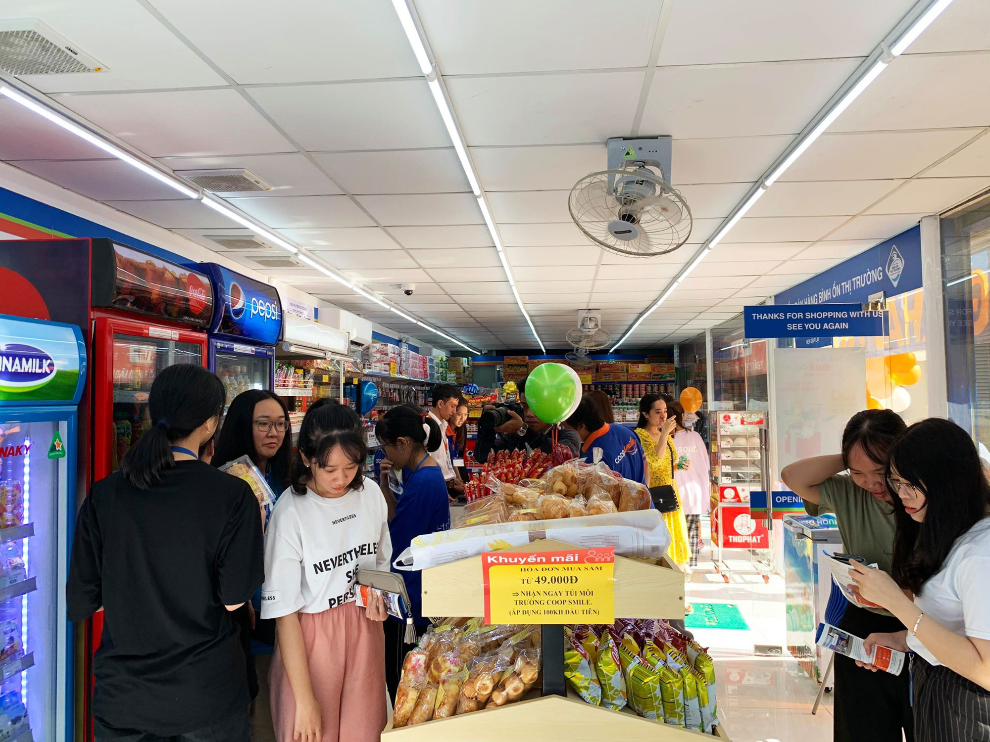 Cửa hàng bách hóa Co.op Smile trở thành nơi thực tập cho sinh viên - Ảnh 1.