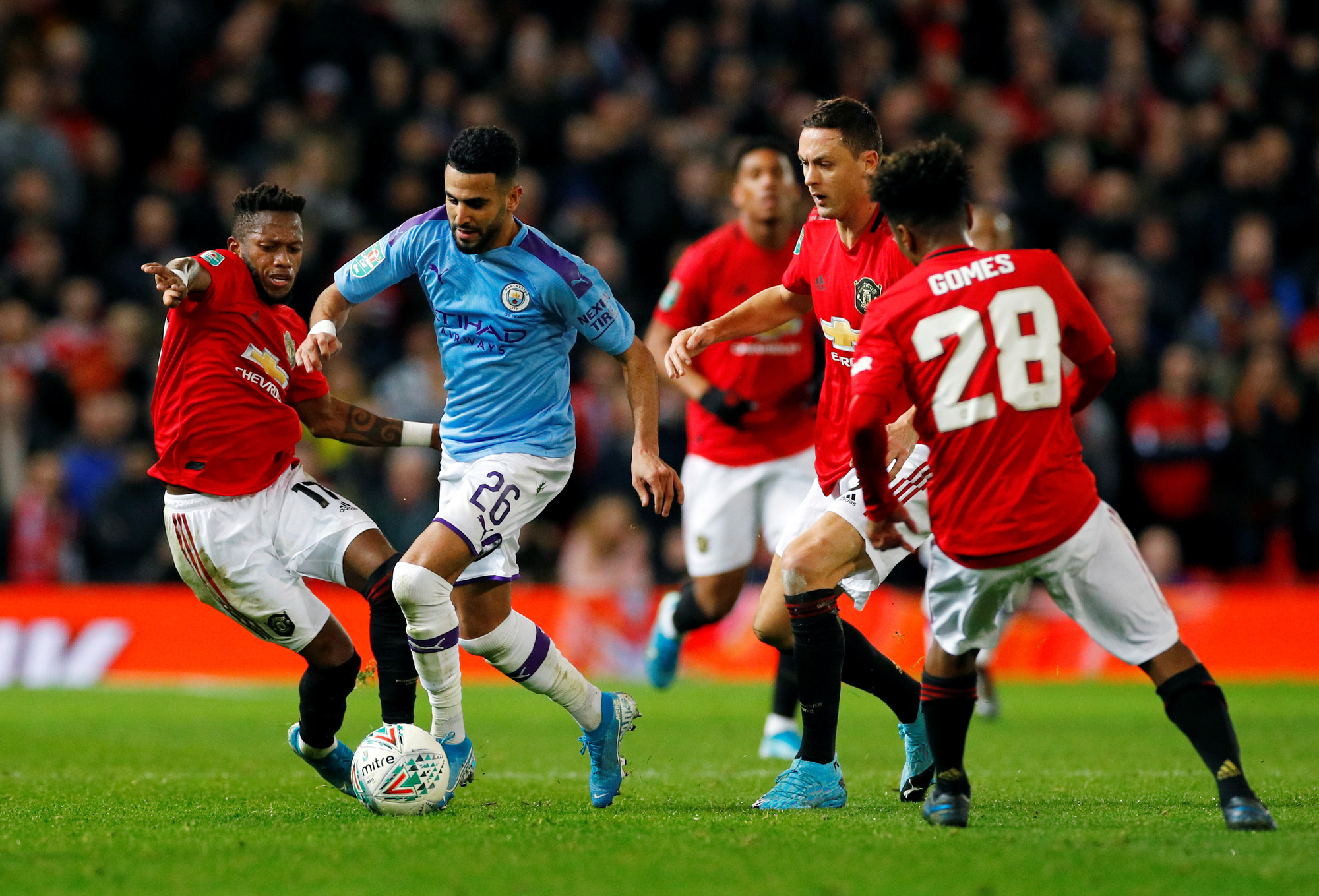 Đè bẹp Man United, Man City đặt chân vào chung kết League Cup