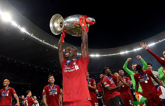 Mohamed Salah mất Quả b&oacute;ng v&agrave;ng v&agrave;o tay Sadio Mane - Ảnh 4.
