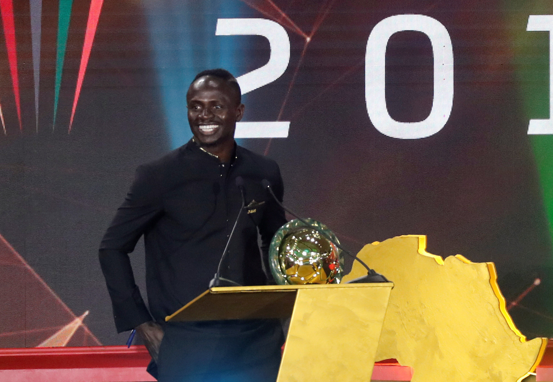 Mohamed Salah mất Quả b&oacute;ng v&agrave;ng v&agrave;o tay Sadio Mane - Ảnh 2.