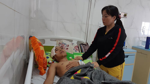 Khốn cùng khi 2 con cùng nhập viện