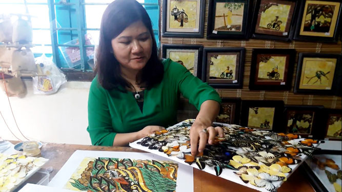 "Phù thủy" tranh bướm