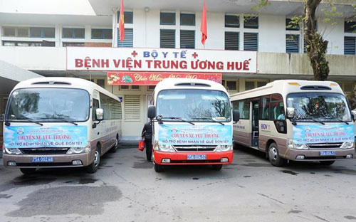 Thừa Thi&ecirc;n - Huế: Chuyến xe y&ecirc;u thương chở bệnh nh&acirc;n về qu&ecirc; đ&oacute;n Tết - Ảnh 1.