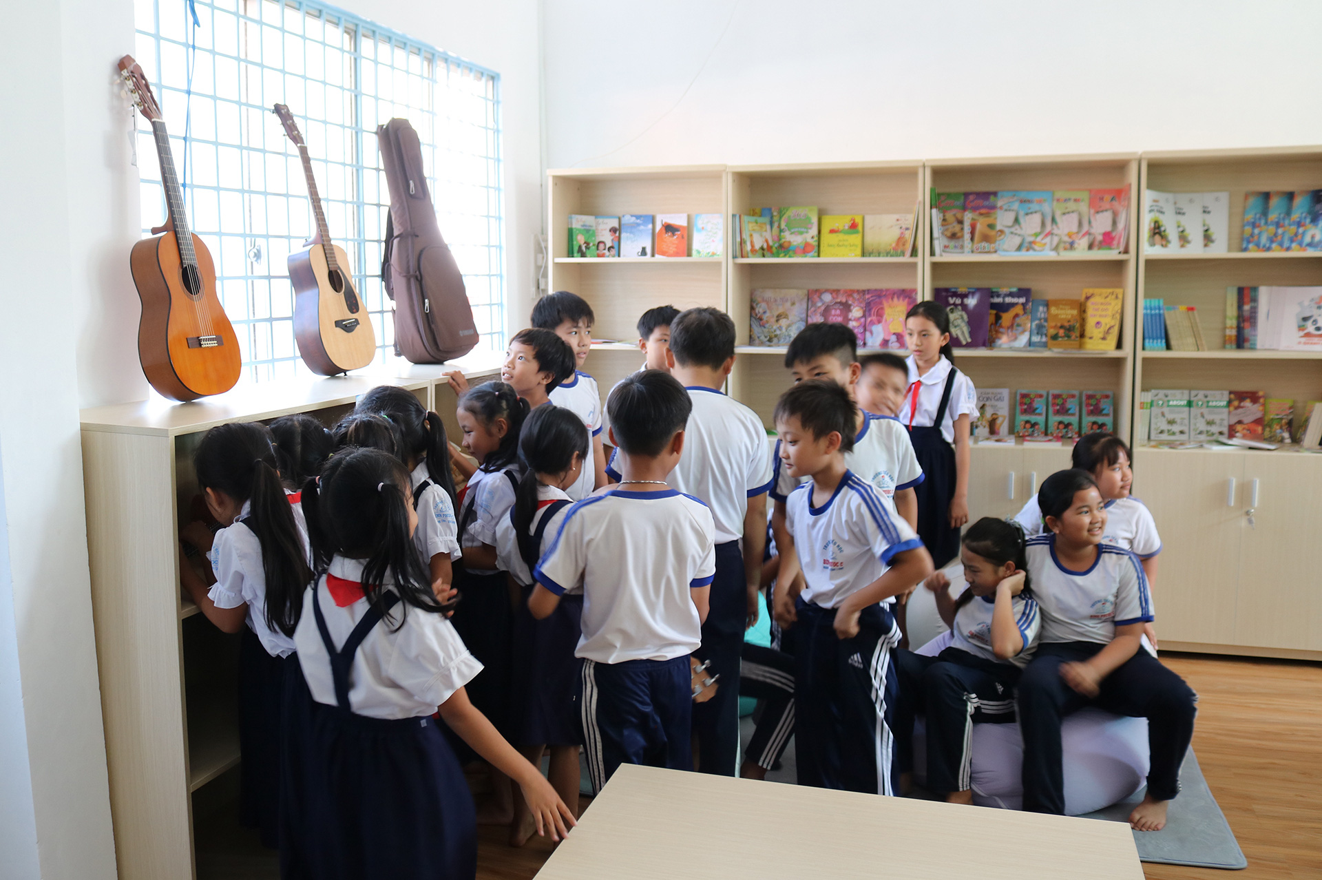 Kh&ocirc;ng gian &acirc;m nhạc tại trường tiểu học v&ugrave;ng xa - Ảnh 2.