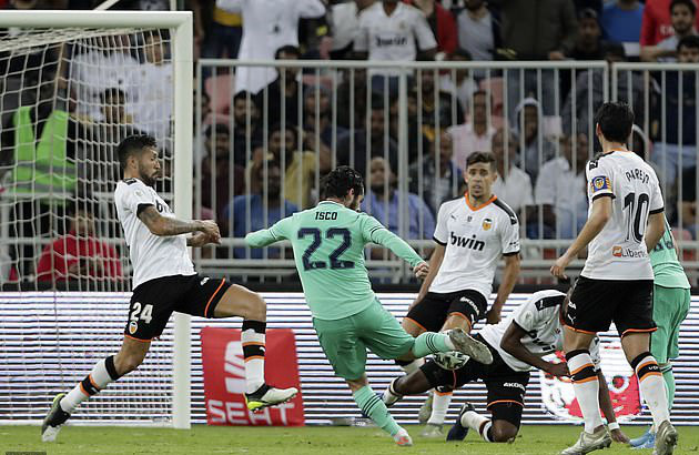 Real Madrid đ&aacute;nh &uacute;p Valencia, gi&agrave;nh v&eacute; v&agrave;o chung kết Si&ecirc;u c&uacute;p - Ảnh 7.