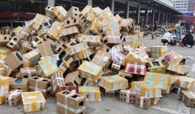 Thảm cảnh của 5.000 thú nuôi chết trong thùng hàng chuyển phát tại Trung Quốc