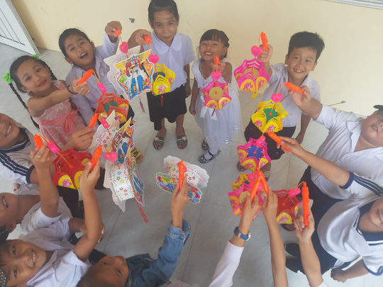 Ấp áp mùa trung thu với trẻ em nghèo Hậu Giang - Ảnh 25.