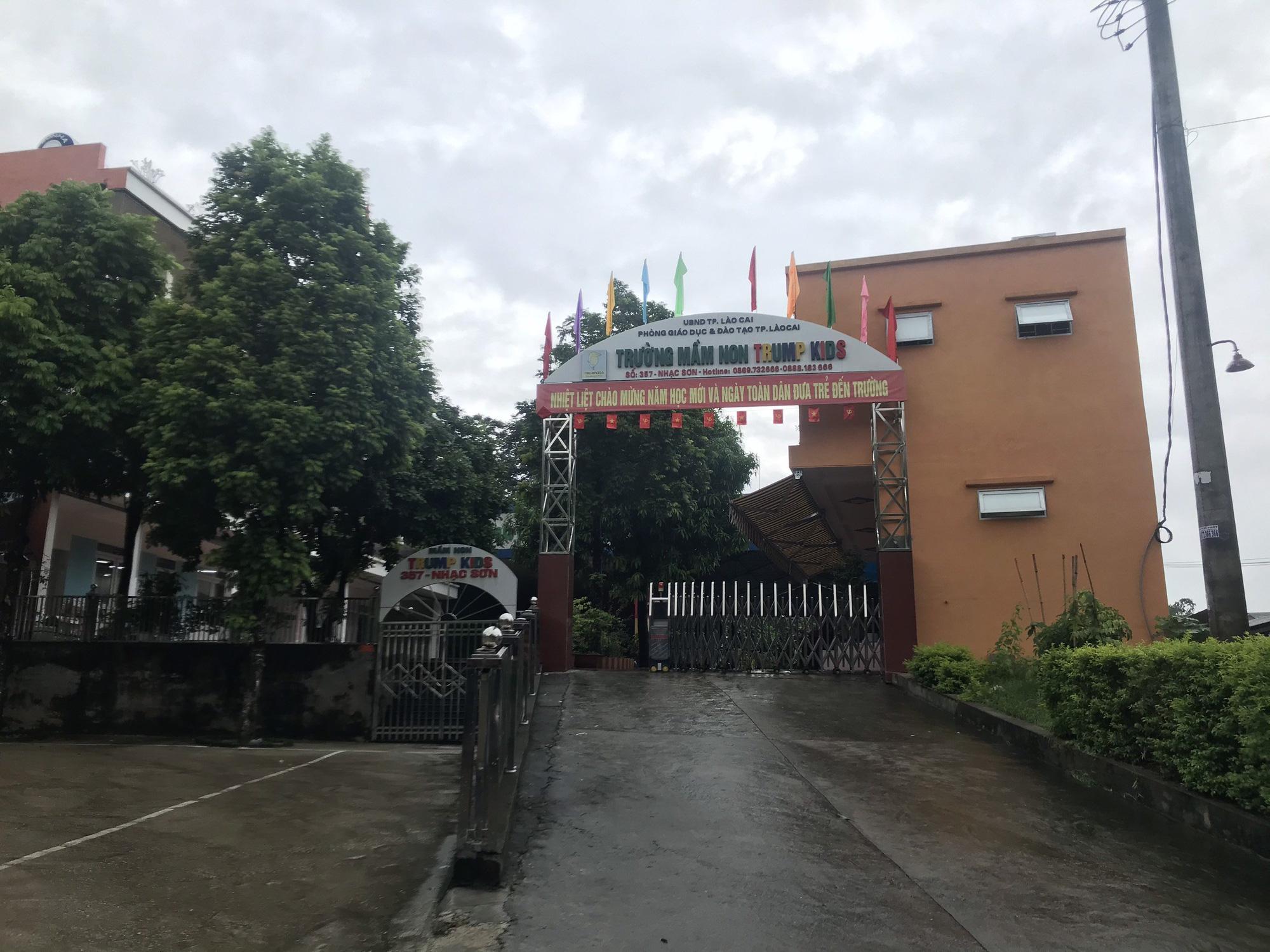 Nam phụ huynh giật t&oacute;c, t&aacute;t thẳng v&agrave;o mặt b&eacute; g&aacute;i 2 tuổi ngay tại trường mầm non - Ảnh 3.