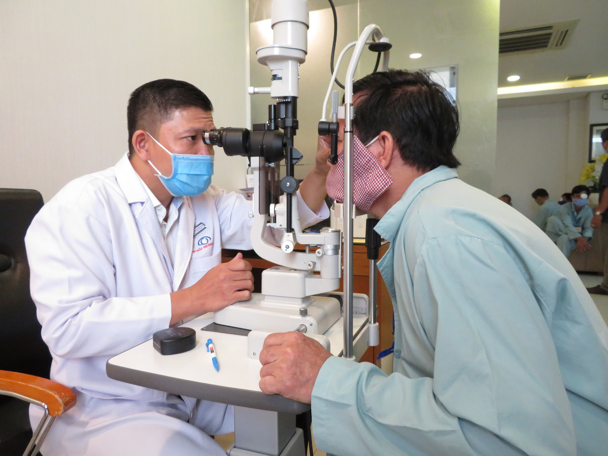 Khám và phẫu thuật Phaco miễn phí cho bệnh nhân nghèo