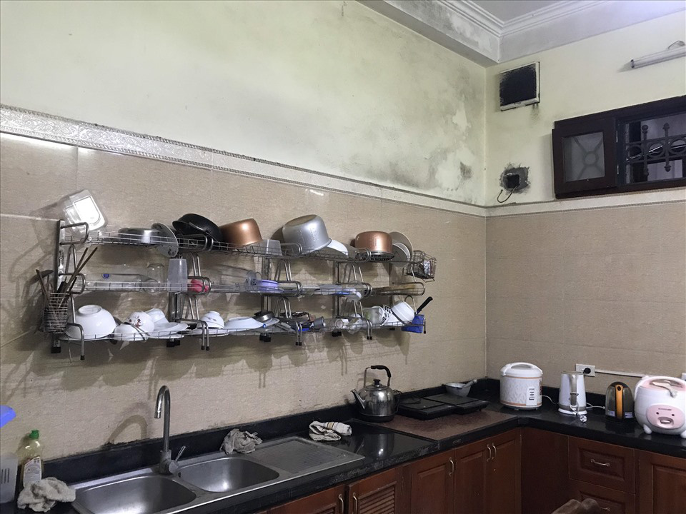 H&agrave; Nội: Xuất hiện nh&agrave; trọ 3m2 đủ duỗi ch&acirc;n cho người lao động - Ảnh 1.