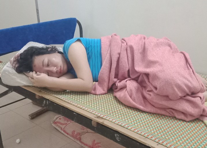 Nữ bị cáo ngất xỉu sau khi tòa tuyên án