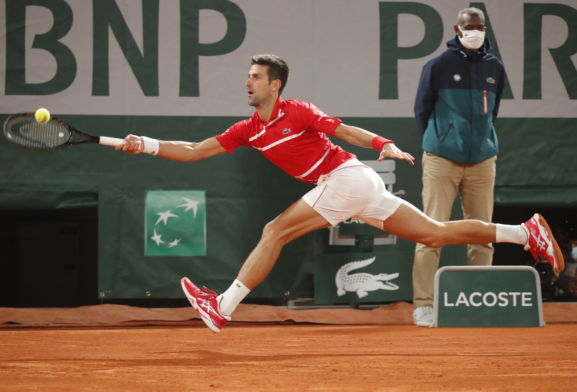 Đ&aacute;nh bại t&agrave;i năng Hy Lạp, Djokovic hẹn chung kết với Rafael Nadal - Ảnh 4.