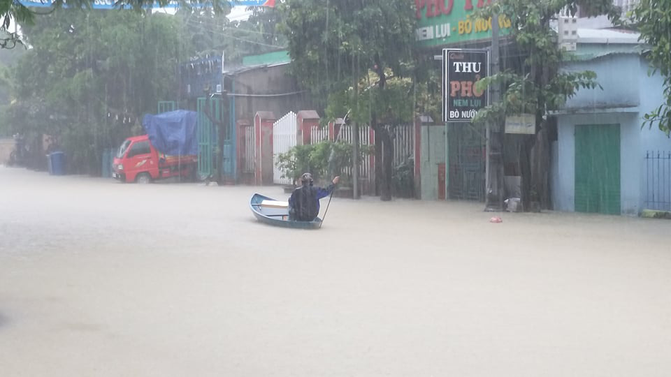 Mưa lớn, 3 thủy điện đang xả hơn 1.890 m3 nước/giây, Quảng Nam yêu cầu sơ tán dân - Ảnh 7.