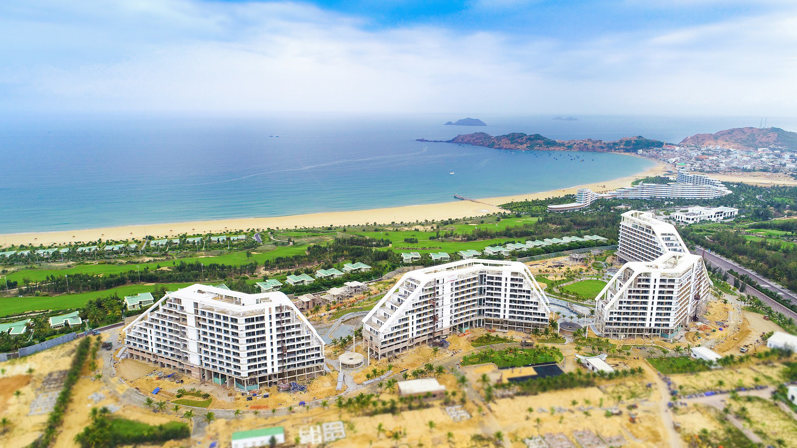 Chuẩn bị kh&aacute;nh th&agrave;nh kh&aacute;ch sạn h&agrave;ng đầu Việt Nam, FLC Quy Nhơn tuyển dụng quy m&ocirc; lớn - Ảnh 2.