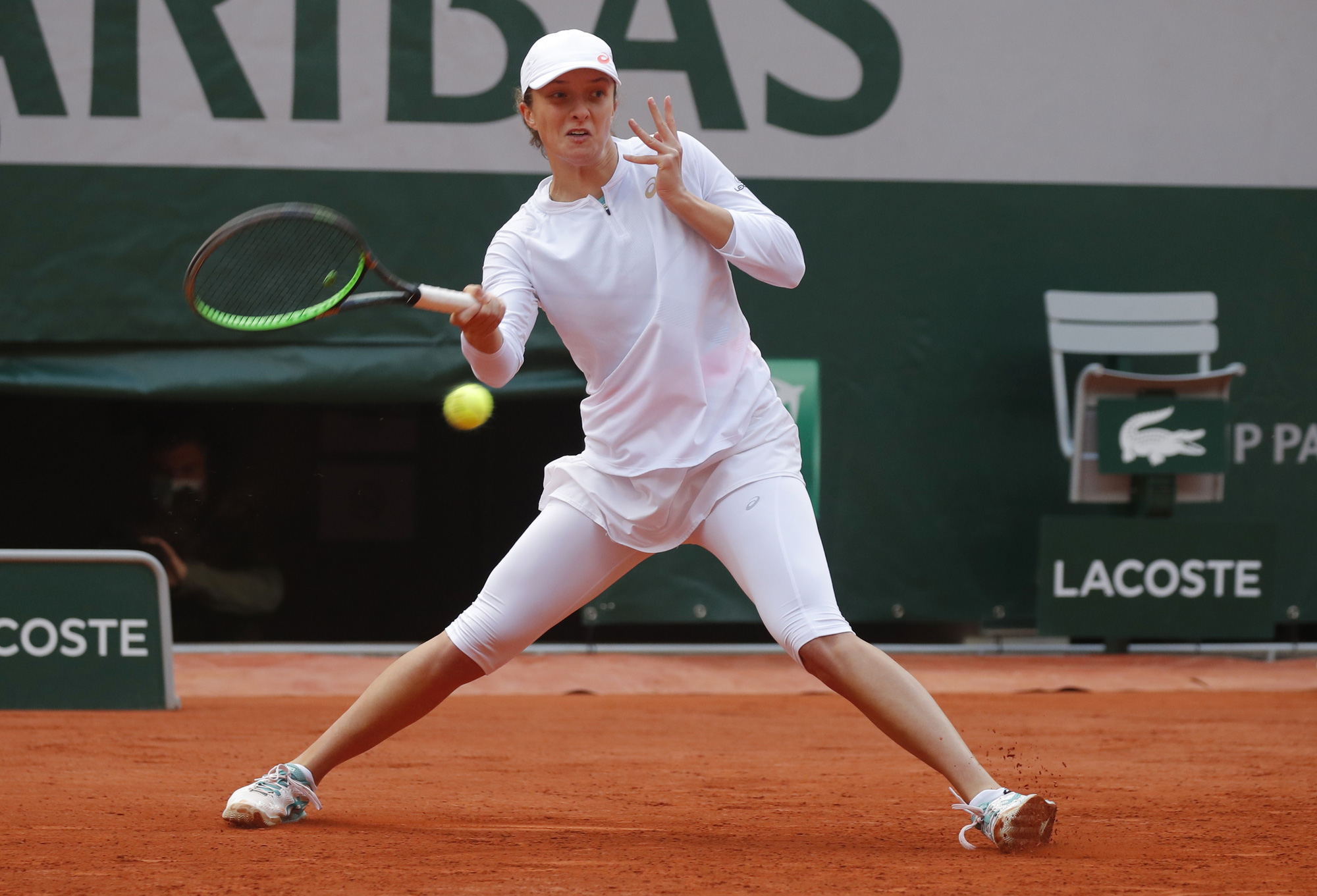 Học quần vợt qua game, Swiatek vẫn trở th&agrave;nh Nữ ho&agrave;ng Roland Garros 2020 - Ảnh 4.