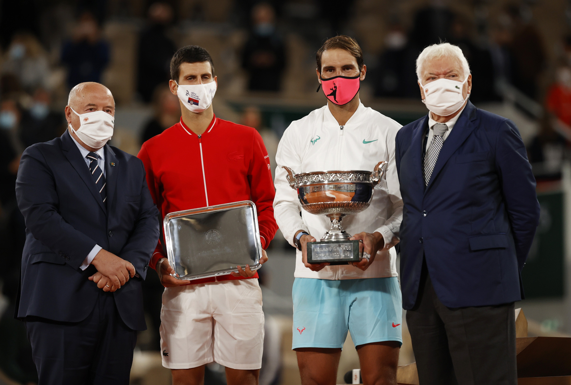 Novak Djokovic: Rafael Nadal xứng đ&aacute;ng l&agrave; vua s&acirc;n đất nện! - Ảnh 2.