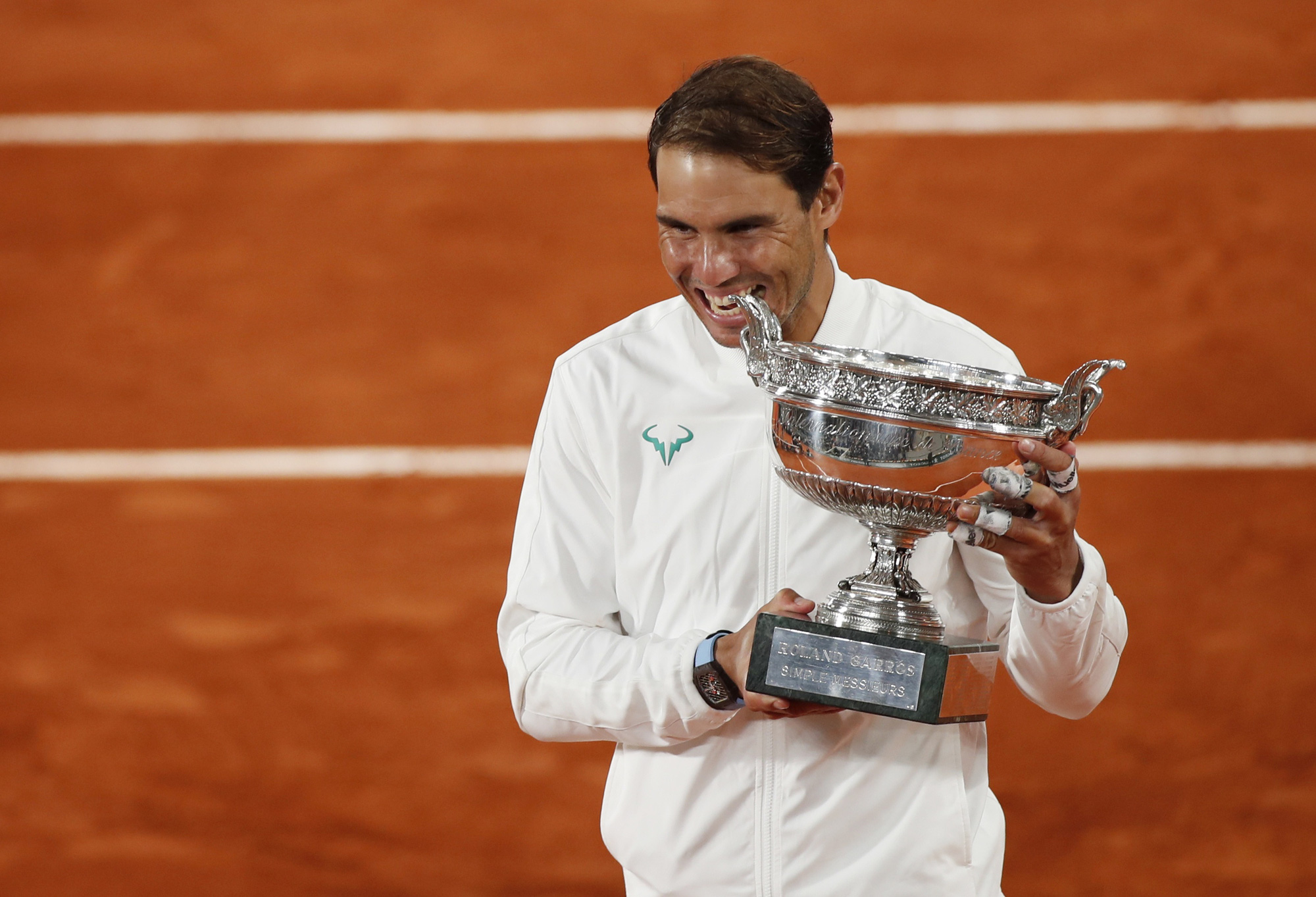 Novak Djokovic: Rafael Nadal xứng đáng là vua sân đất nện!