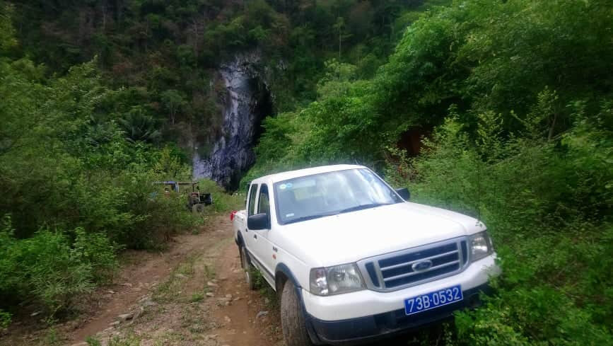 Khiển trách giám đốc Trung tâm văn hóa huyện lấy xe công chở vợ con đi du lịch