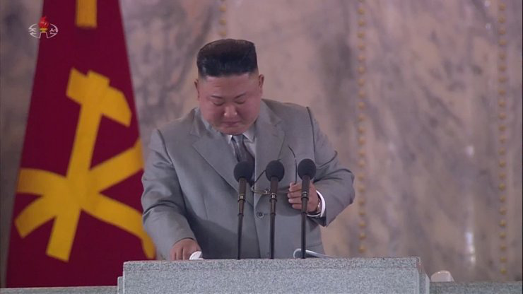 Biểu cảm bất thường của ông Kim Jong-un: Khóc khi phát biểu