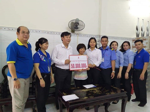 Hỗ trợ đo&agrave;n vi&ecirc;n bị bệnh hiểm ngh&egrave;o - Ảnh 1.
