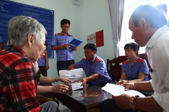 Nhận tiền bồi thường sau 40 năm chịu oan, sai