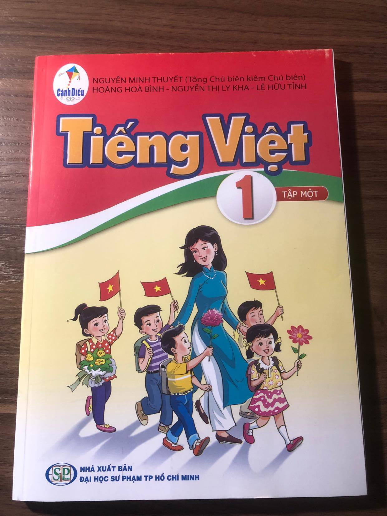 GS Nguyễn Minh Thuyết l&yacute; giải v&igrave; sao kh&ocirc;ng d&ugrave;ng ca dao tục ngữ Việt Nam trong SGK Tiếng Việt 1 - Ảnh 2.