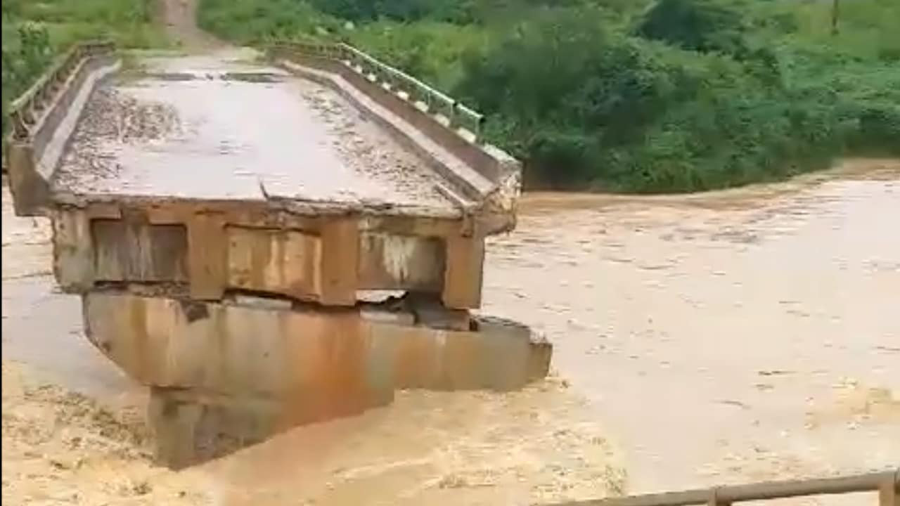 Lũ cuốn làm 1 trung úy biên phòng và 1 sinh viên tử vong