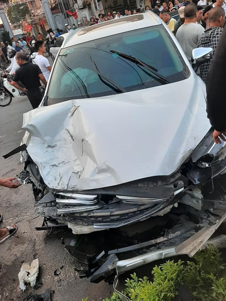 Tạm giữ thanh ni&ecirc;n kh&ocirc;ng bằng l&aacute;i, uống rượu điều khiển &ocirc;t&ocirc; t&ocirc;ng 7 người thương vong - Ảnh 2.