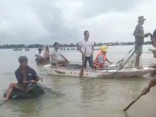 T&igrave;m thấy thi thể 2 học sinh chết đuối trong lũ ở Quảng Nam - Ảnh 1.
