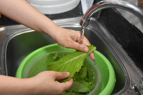ĂN ĐÚNG CÁCH ĐỂ KHỎE MẠNH (*): Cẩn thận khi nấu, trữ thực phẩm